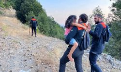 ARAÇTA MAHSUR KALAN BABA VE KIZI KURTARILDI