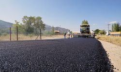 BÜYÜKŞEHİR, GÖKSUN’DA BİR MAH. YOLUNU YENİLİYOR