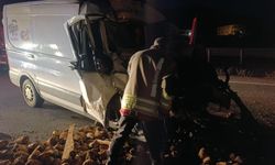 TRAKTÖR RÖMORKUNA ÇARPAN SÜRÜCÜ AĞIR YARALI