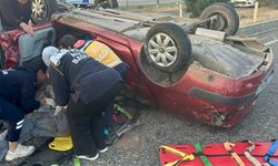 TAKLA ATAN OTOMOBİLDE SÜRÜCÜ YARALANDI