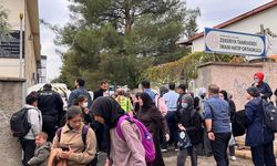 OKULDA KOKU PANİĞİ: 20 ÖĞRENCİ HASTANEYE KALDIRILDI