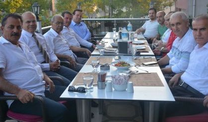 GÜLÜMSEYEN DOSTLUK