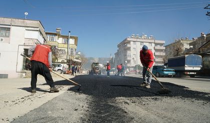 YOLLARDA ASFALT KESİNTİSİZ SÜRÜYOR