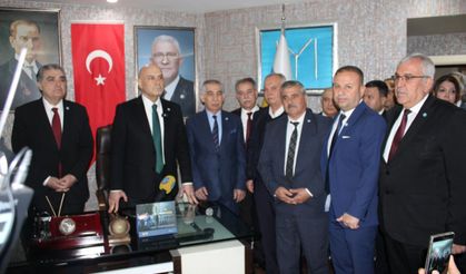 İYİ PARTİLİ ÇÖMEZ: TÜRKİYE’Yİ AYAĞA KALDIRIYORUZ!