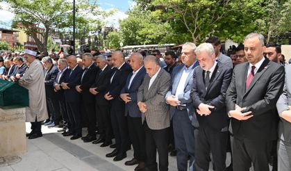 BAŞKAN GÖRGEL, H.ALİ ÖZAL’IN CENAZE TÖRENİNDE