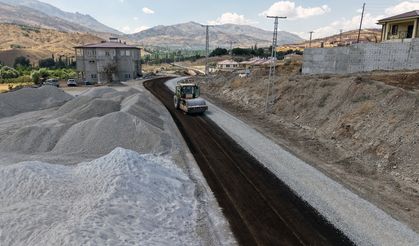 BÜYÜKŞEHİR, GÖKSUN KIRSALINDA 5 KM. YOLU YENİLİYOR