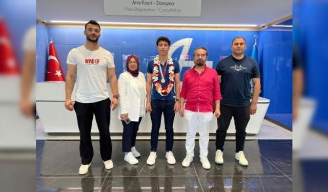 HALİL GÜRSOY TÜRKİYE ŞAMPİYONUNU ÖDÜLLENDİRDİ