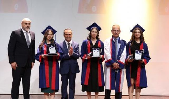 SANKO ÜNİVERSİTESİ’NDE MEZUNİYET COŞKUSU