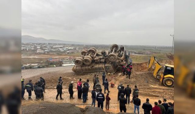 TAŞ OCAĞINDA KAMYON DEVRİLDİ, 1 ÖLÜ