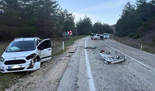 KAFA KAFAYA ÇARPIŞTILAR: 1 YARALI