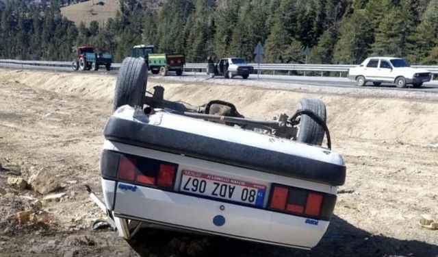 OTOMOBİL TAKLA ATTI: 1 YARALI VAR