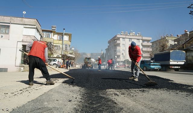YOLLARDA ASFALT KESİNTİSİZ SÜRÜYOR