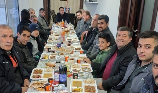 H.BÜLENT EKEN, ÇALIŞMA ARKADAŞLARIYLA İFTAR SOFRASINDA