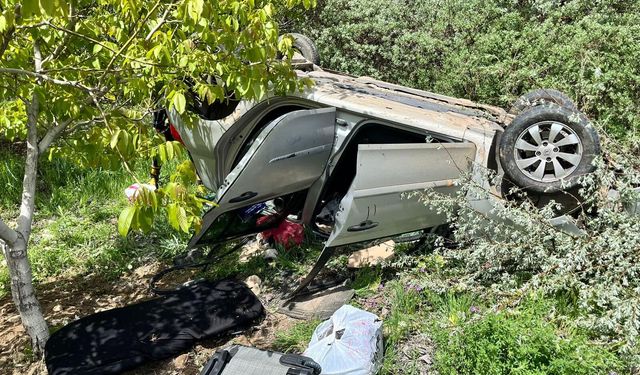 TAKLA ATAN OTOMOBİLDE 1 AĞIR 4 YARALI