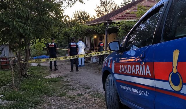 EVİNİN BAHÇESİNDE ÖLÜ BULUNDU