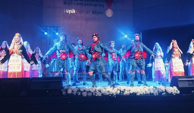 ÖĞRETMENLERİN ZEYBEK GÖSTERİSİ NEFES KESTİ