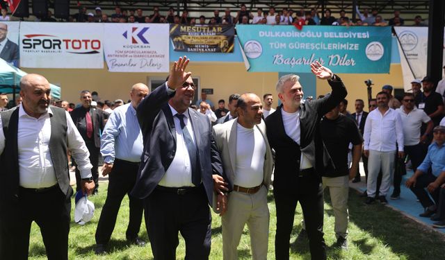 454 PEHLİVAN ER MEYDANINDA KAPIŞTI
