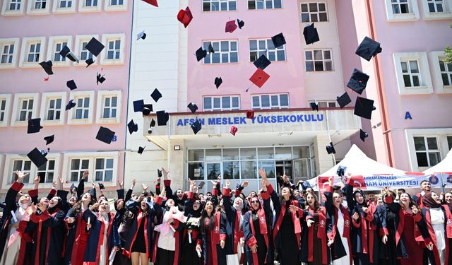 AFŞİN MESLEK YÜKSEKOKULU’NDA MEZUNİYET COŞKUSU