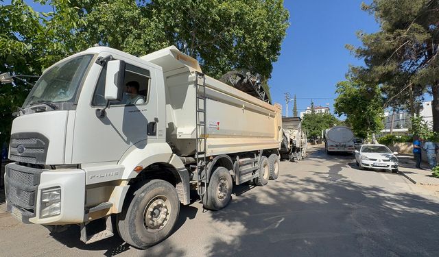 BÜYÜKŞEHİR’İN, PAZARCIK’TA ASFALT SEFERBERLİĞİ
