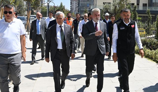 VALİ ÜNLÜER VE BAŞKAN GÖRGEL, TRABZON CAD. İLE DEMİRCİLER ÇARŞISI’NDA
