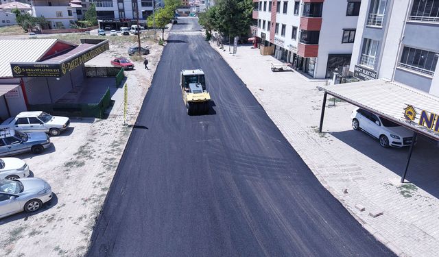 BÜYÜKŞEHİR, ELBİSTAN KÜMBET CADDESİ’Nİ YENİ GÖRÜNÜMÜNE KAVUŞTURUYOR