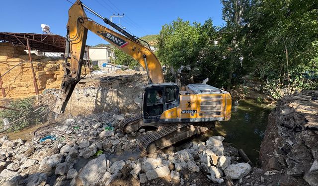 BÜYÜKŞEHİR, TÜRKOĞLU AVŞARLI’YA YENİ KÖPRÜ İNŞA EDİYOR
