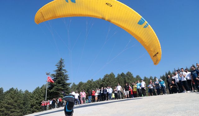 YALNIZ ARDIÇ’TA GÖKYÜZÜ RENKLENDİ