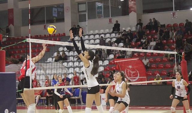 KAHRAMANMARAŞ’IN SULTANLARI SET VERMEDİ: ANTEPİA’YI 3-0 MAĞLUP ETTİ!