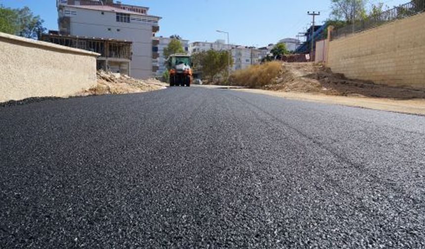 BÜYÜKŞEHİR’DEN PAZARCIK’TA ASFALT HAMLESİ