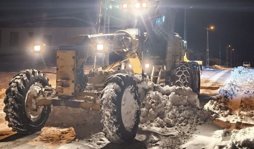 GÖKSUN KIRSALINDA KAR MESAİSİ