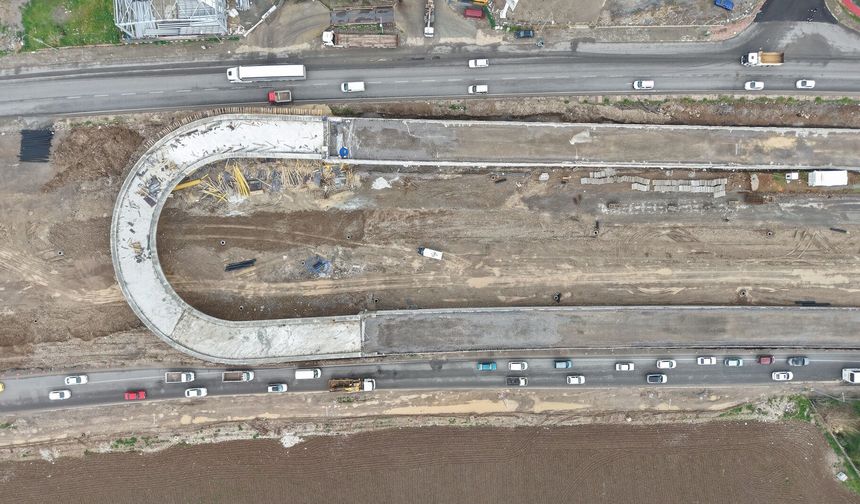 ULAŞIMI RAHATLATACAK KAVŞAK YÜKSELİYOR