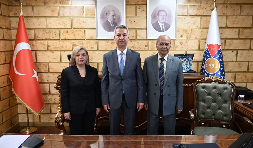 GAZETECİLER VE REKTÖR TANER OKUMUŞ