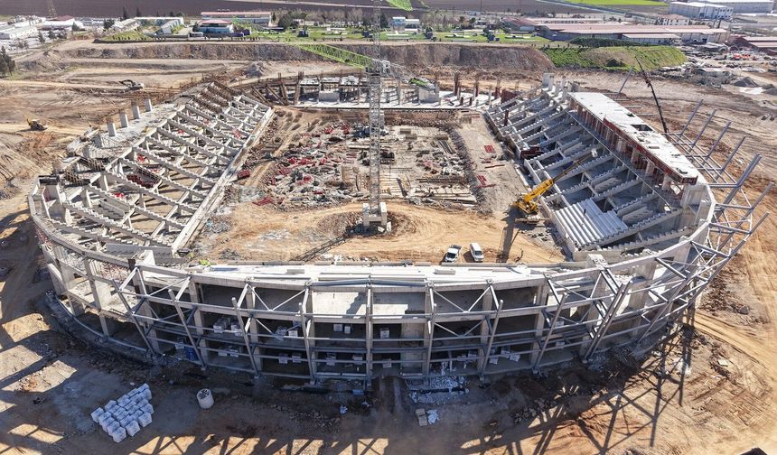 ŞEHRİN STADYUMU YÜKSELİYOR