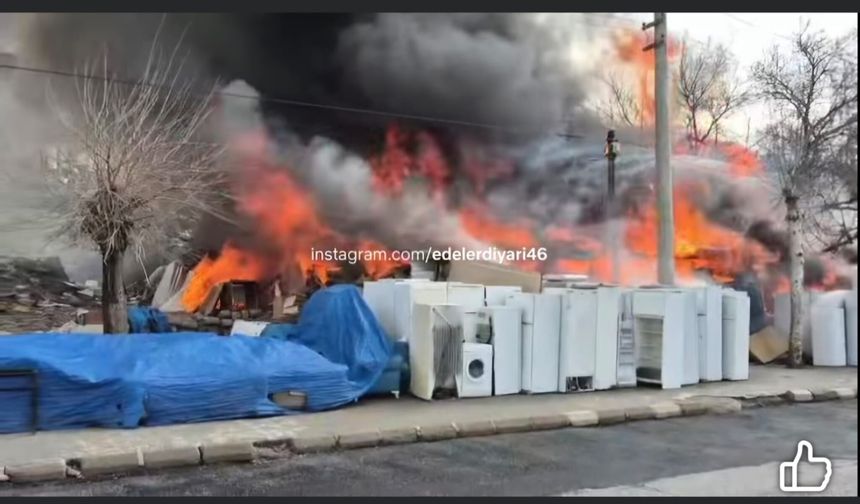 İKİNCİ EL EŞYA DÜKKANINDA YANGIN