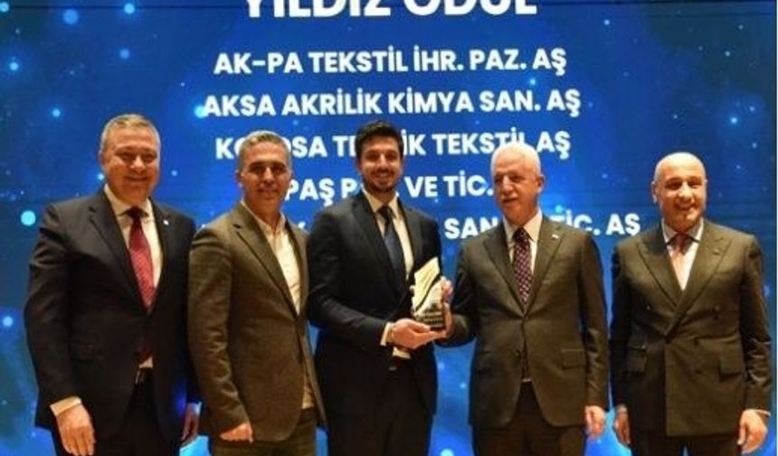 YILDIZ ÖDÜLÜ’NÜ HİKMET GÜMÜŞER TESLİM ALDI
