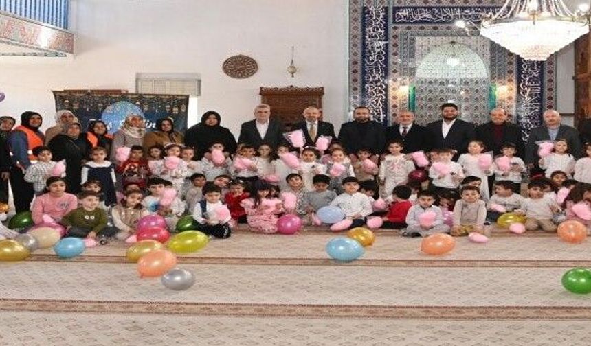 BAŞKAN GÖRGEL, MİNİKLERİN TEKNE ORUCUNA KATILDI