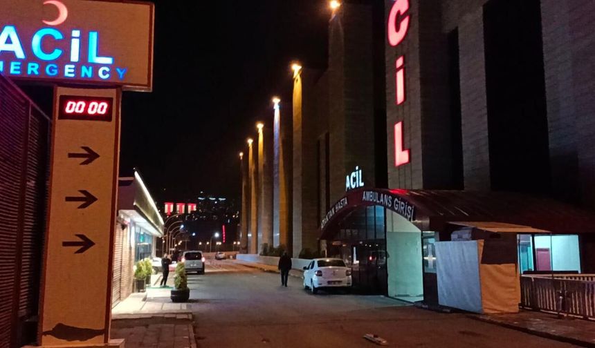 OTOMOBİLLER ÇARPIŞTI: 7 YARALI