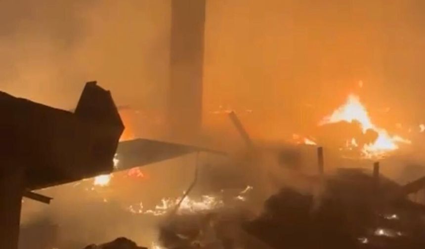 ÇIRÇIR FABRİKASIDA YANGIN