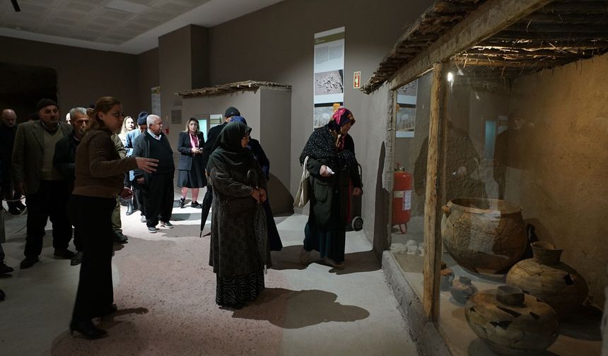 ULU ÇINARLAR TARİHLE BULUŞTU