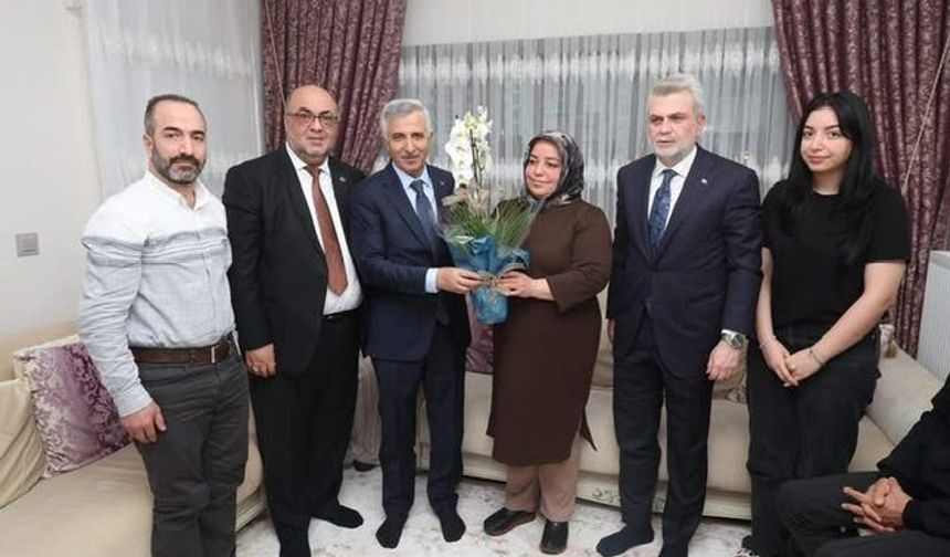 VALİ VE BAŞKANLARIN AKPINAR AİLESİNE ZİYARETİ