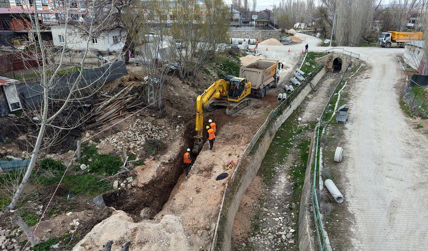 KÖY EVLERİ YENİ ALTYAPIYA KAVUŞUYOR