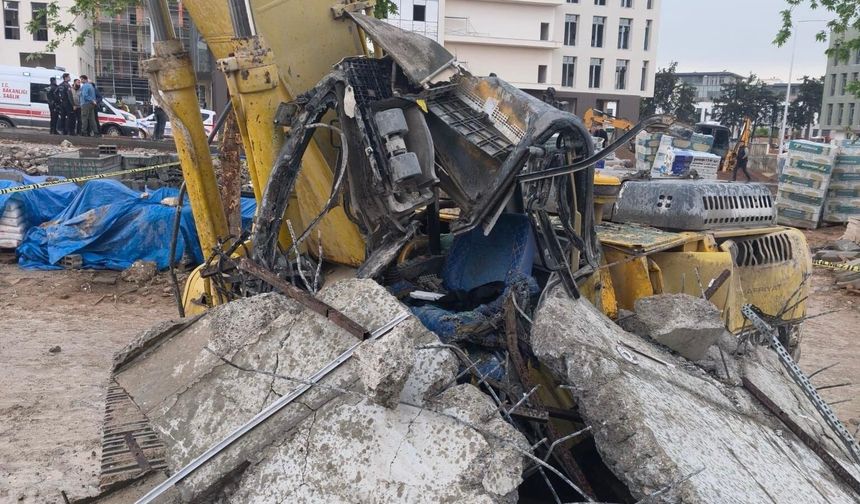 ARASA OTOPARKI YIKIMINDA OPERATÖR ENKAZ ALTINDA