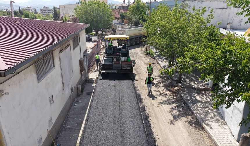 DULKADİROĞLU’NDA ASFALT SEFERBERLİĞİ
