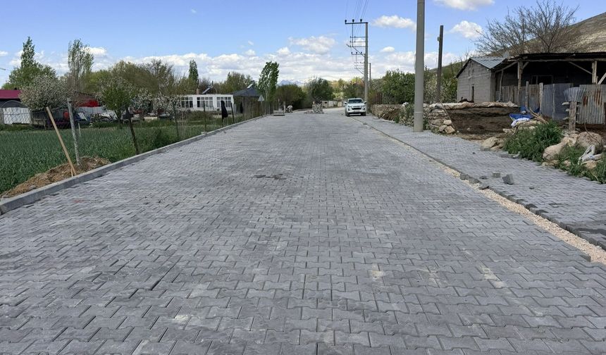 ELBİSTAN’DA İĞDE MAH. YOLLARI YENİLENİYOR