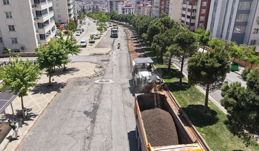 AHIR DAĞI CADDESİ ASFALTA HAZIRLIYOR