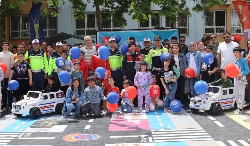 ÖZEL GEREKSİNİMLİ ÖĞRENCİLERE UYGULAMALI TRAFİK