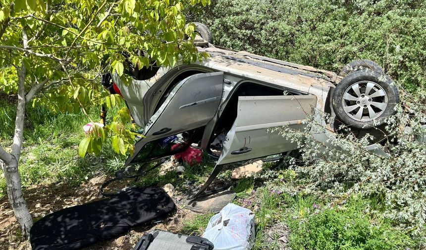 TAKLA ATAN OTOMOBİLDE 1 AĞIR 4 YARALI