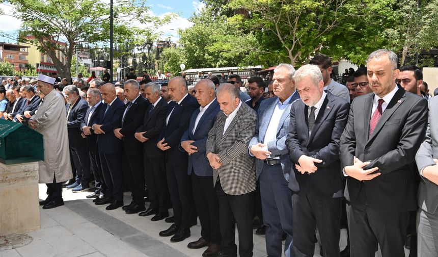 BAŞKAN GÖRGEL, H.ALİ ÖZAL’IN CENAZE TÖRENİNDE
