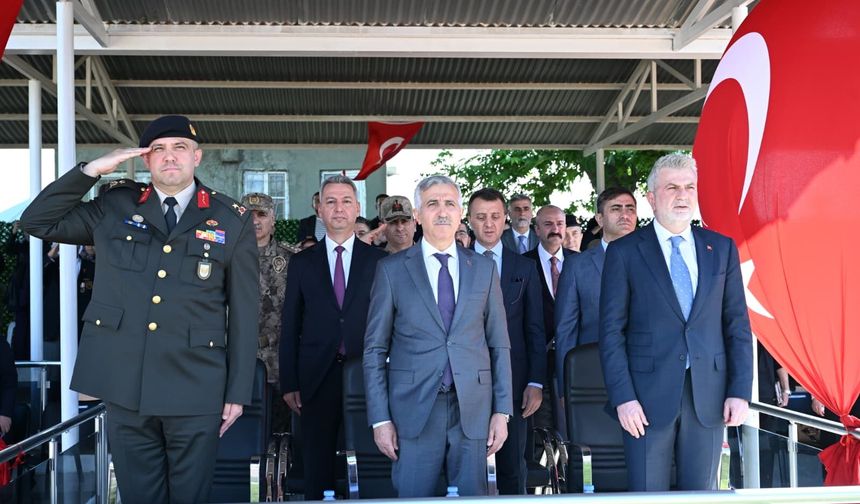 REKTÖR OKUMUŞ, TEMSİLİ ASKERLİK TÖRENİNE KATILDI