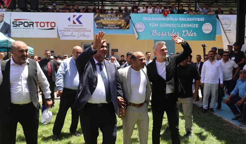 454 PEHLİVAN ER MEYDANINDA KAPIŞTI